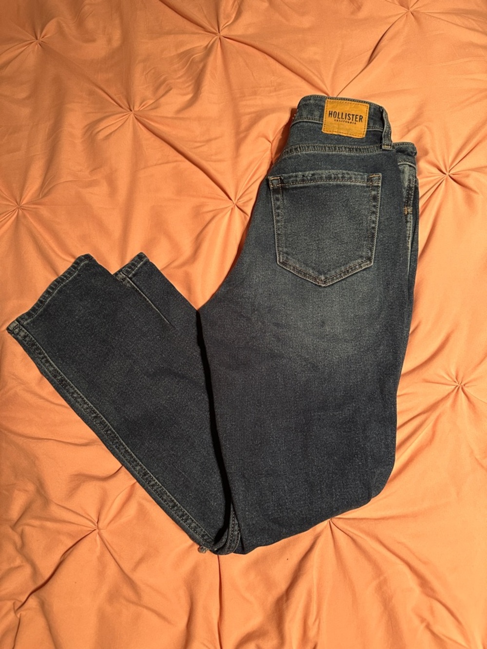 Women’s Curvy High Rise Mom Jean - Picture 4 of 4